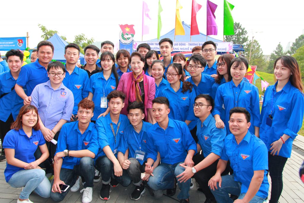 Đồng chí Nguyễn Thị Kim Ngân, Chủ tịch Quốc Hội thăm Hội trại Trường Cao đẳng Kỹ thuật Công nghệ