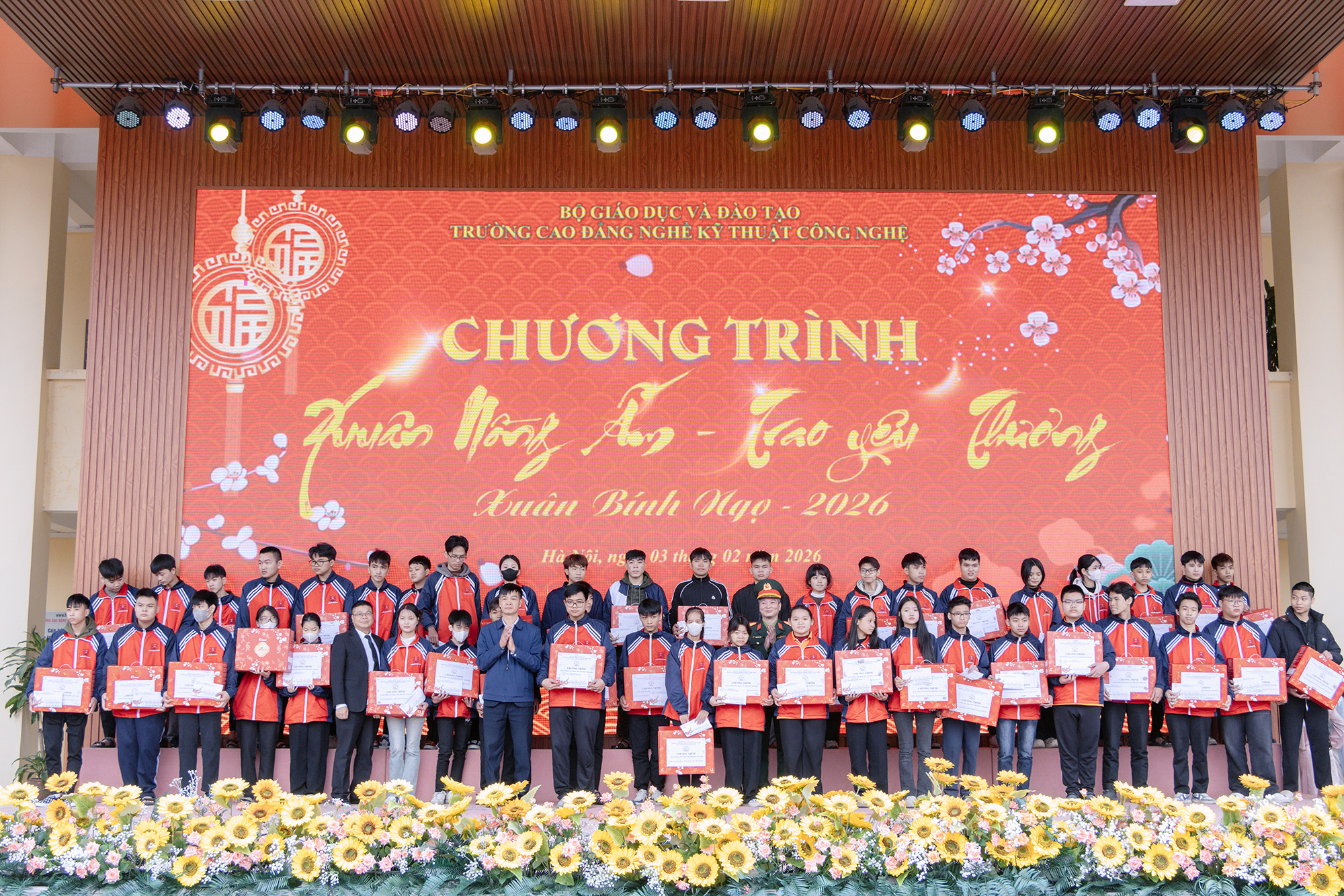 Trường Cao đẳng nghề Kỹ thuật Công nghệ trao yêu thương tới học viên, sinh viên