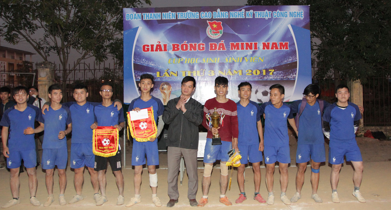 Giải bóng đá mini nam HSSV lần thứ 3 năm 2017
