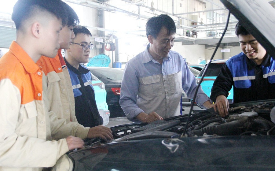 Bằng cấp chỉ là ‘tấm vé’ khởi đầu, không bảo đảm sự nghiệp bền vững