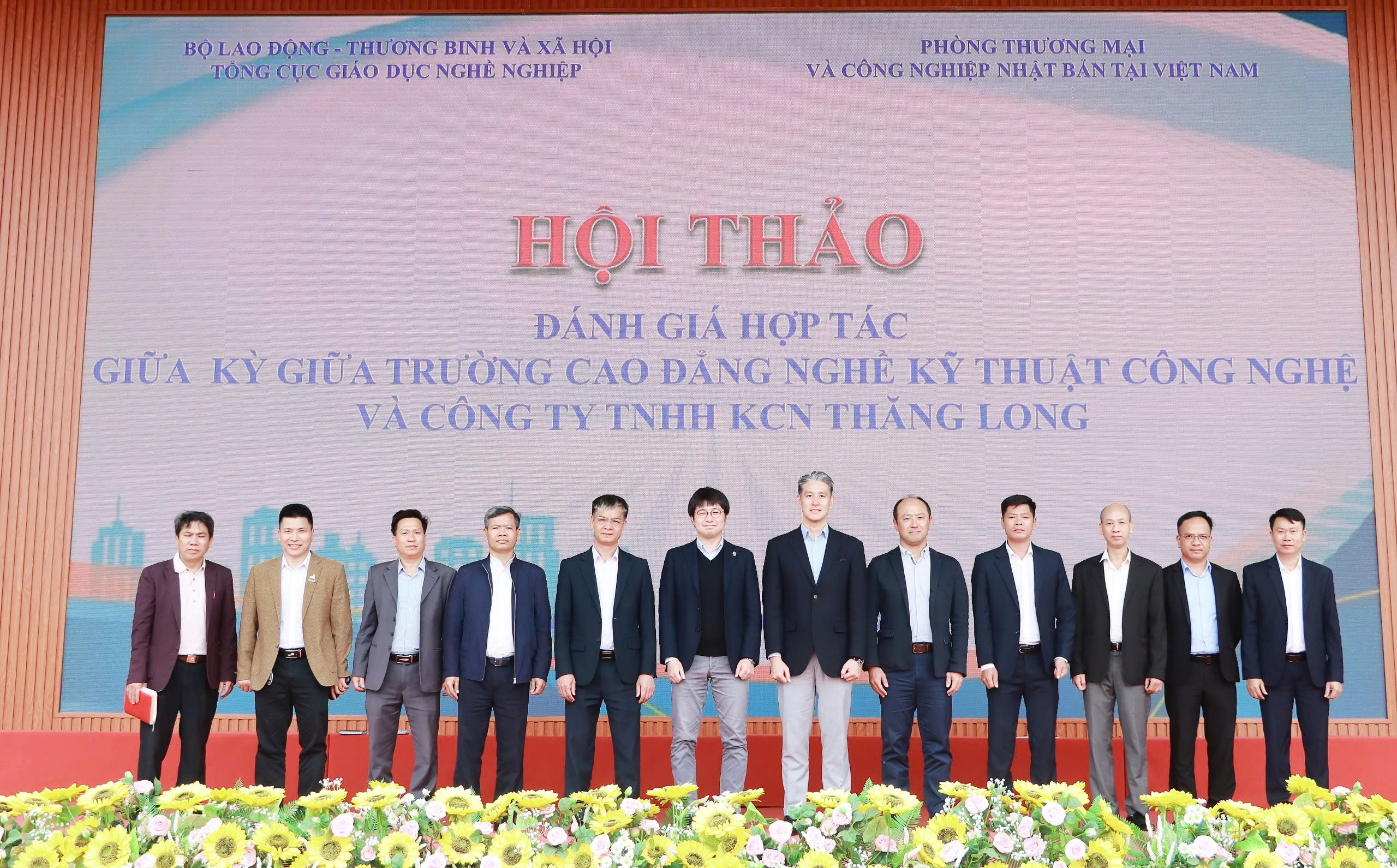 HỘI THẢO ĐÁNH GIÁ HỢP TÁC GIỮA KỲ GIỮA TRƯỜNG CAO ĐẲNG NGHỀ KỸ THUẬT CÔNG NGHỆ VÀ CÔNG TY TNHH KHU CÔNG NGHIỆP THĂNG LONG